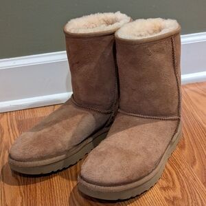 UGG Classic Short II